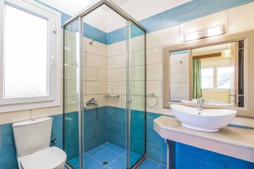 Ένα μπάνιο στο Villa Mirela Megali