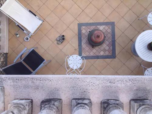 an overhead view of a room with a table and chairs at Il Tuffatore B&B in Capaccio-Paestum