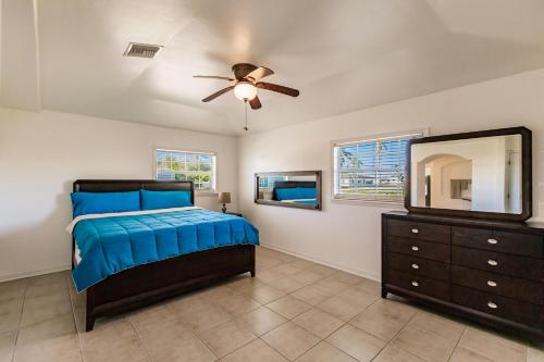 Katil atau katil-katil dalam bilik di NEW! Dock Canal Family Home w/Pool & Gulf Access!