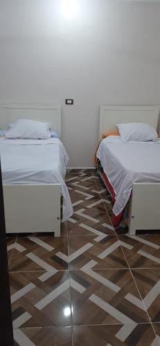 En eller flere senge i et værelse på apartment in luxor