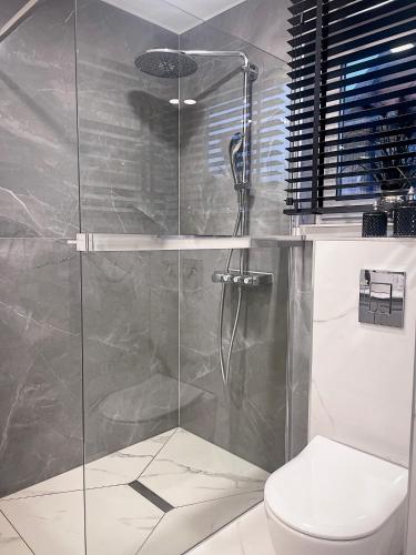 Bilik mandi di Grey House Miedwie