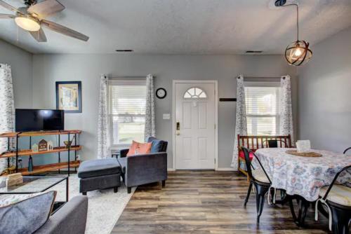 a living room with a table and a couch at Red Bench Cottage Ideal location near parks, trails, skiing, hiking, biking, shopping extended stays welcome in Boise