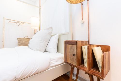 a bedroom with a bed and a shelf with books at @ rita'splace in Faro