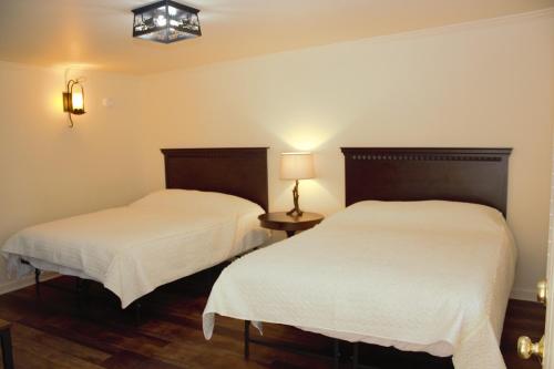 Manchester CenterにあるStanford Houseのベッド2台が隣同士に設置された部屋です。