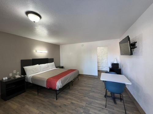 Ένα ή περισσότερα κρεβάτια σε δωμάτιο στο Motel 6-Orange, CA - Anaheim