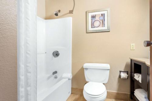 Ванная комната в Best Western Natchitoches Inn