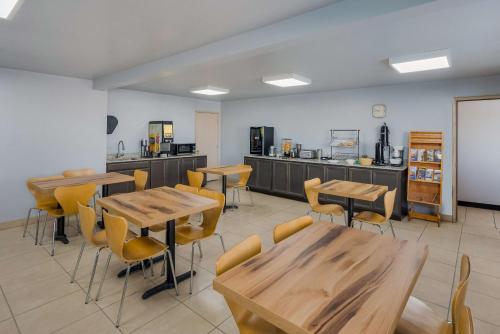 Køkken eller tekøkken på SureStay Hotel by Best Western Wells