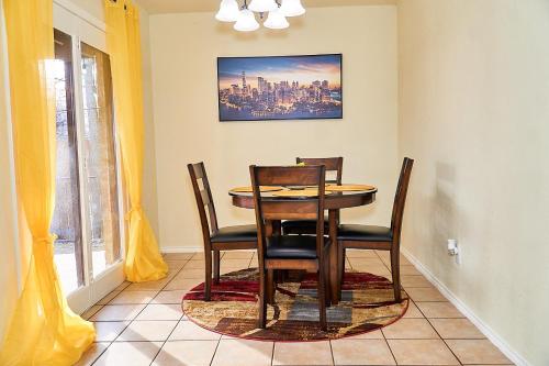 Imagen de la galería de Cozy and relaxing home in downtown Frisco, en Frisco