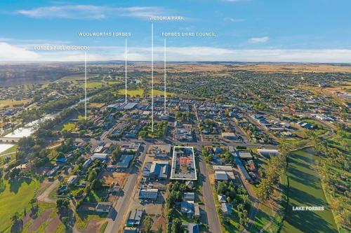 an overhead view of a city with the names of buildings at Plainsman Motel in Forbes