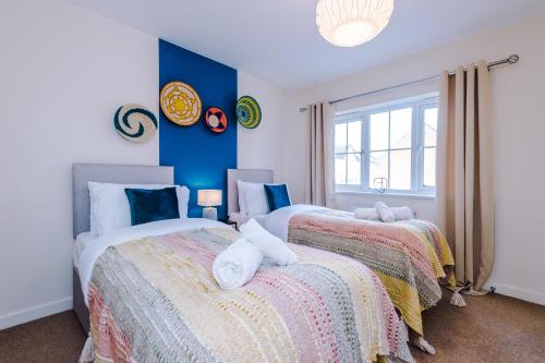 Un pat sau paturi într-o cameră la 3 Bedroom! 3 Toilets! Contractors and Groups! Free Parking! Driveway! NEW BUILD HOUSE!