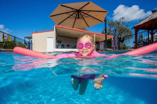 Kolam renang di atau dekat dengan BIG4 Opal Holiday Park