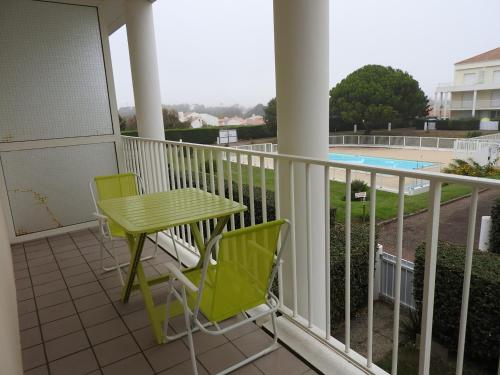 מרפסת או טרסה ב-Appartement Les Sables-d'Olonne, 2 pièces, 4 personnes - FR-1-92-797