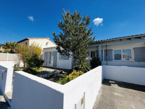 Maison 3 chambres, jardin clos, plage à proximité, bien équipé, WiFi, parking - FR-1-197-535