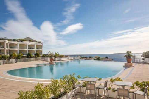 Apartment with AC terrace sea view swimming pool parking -BENAKEY