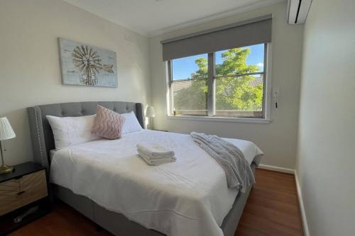a bedroom with a large bed with a window at Morwell Pet friendly 3 BRMS Rental home Free Wi-fi in Morwell