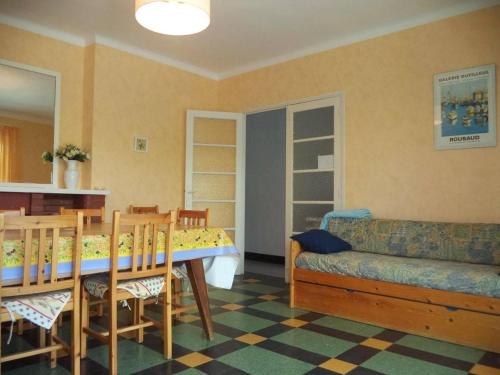 Photo de la galerie de l'établissement Appartement familial 4 pièces avec terrasse à 150m plage, 8 couchages, Narbonne Plage - FR-1-229B-510, à Narbonne