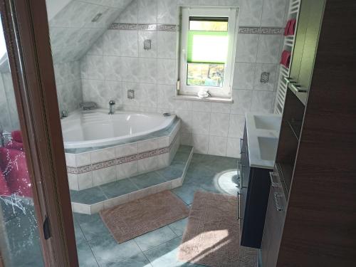 Ένα μπάνιο στο Ferienwohnung-Rothen-Adler