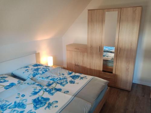 Ένα ή περισσότερα κρεβάτια σε δωμάτιο στο Ferienwohnung-Rothen-Adler