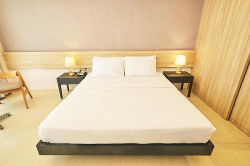 Katil atau katil-katil dalam bilik di The Tides Hotel Boracay