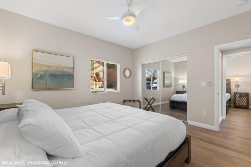a bedroom with a large white bed in a room at Hawk Ridge Two Bedroom Condo by Cool Properties in Mesquite