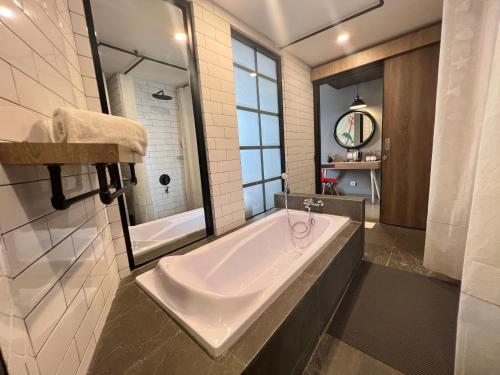 Koupelna v ubytování Hotel Fortunagrande Jember