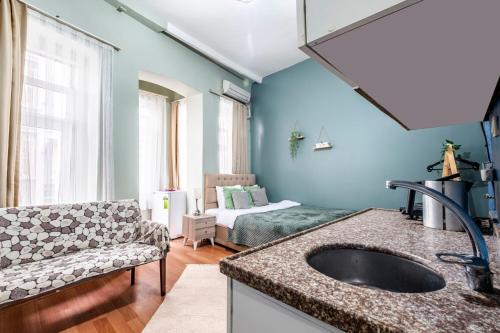 Fotografie z fotogalerie ubytování Cozy and Central Studio Flat in Beyoglu v destinaci Istanbul