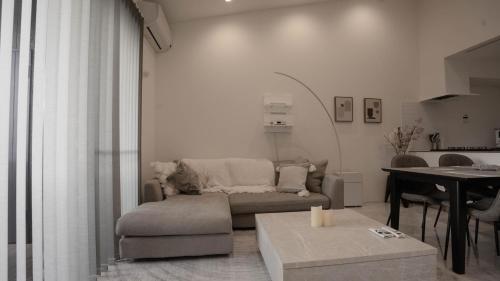 a living room with a couch and a table at N vacation stay サウナBBQ付き一棟貸ヴィラ2名2万から ペット可 100インチ超え大画面シアター in Ichinomiya