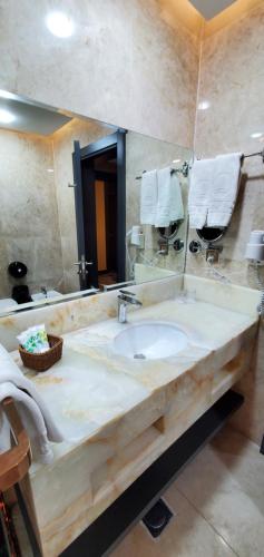 Koupelna v ubytování Petra Moon Luxury Hotel