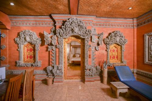 a room with orange walls with a mirror and a slide at Gayatri in Ubud