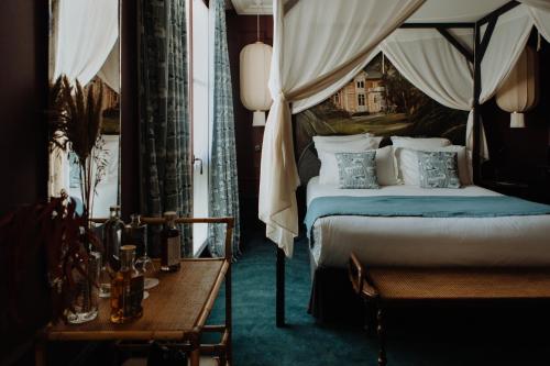a bedroom with a bed with a canopy at Hôtel Monte Cristo in Paris