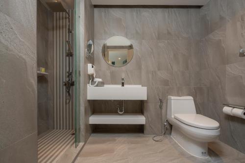 Bilik mandi di Best Western Plus Carapace Hotel Hua Hin