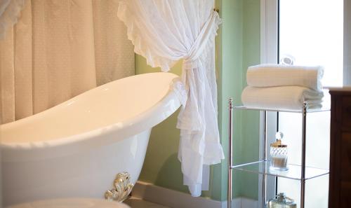 a bathroom with a tub and a shower curtain at Hotel Boutique Edelweiss La Garriga in La Garriga