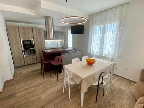 Η κουζίνα ή μικρή κουζίνα στο Villa Edelia