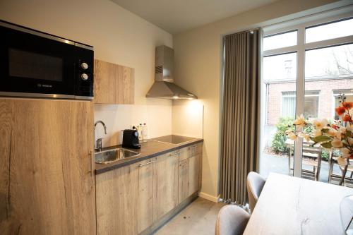 Kuchyň nebo kuchyňský kout v ubytování City Housing Genk