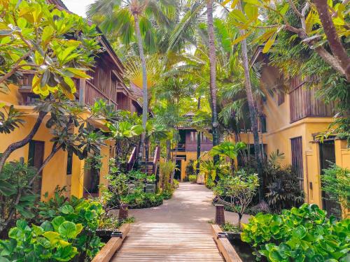 Un jardín fuera de Buri Rasa Village Samui Adults Only