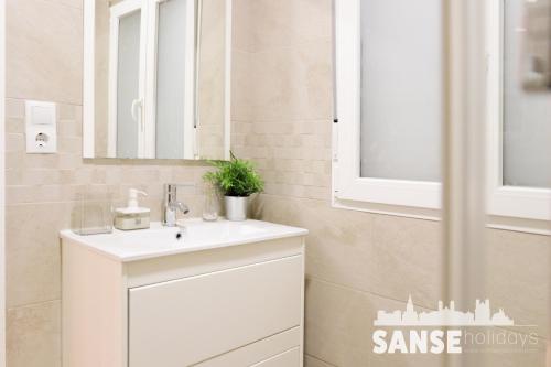 Ondarreta Beach by SanSe Holidays