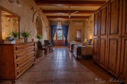 a large room with a living room and a roomasteryasteryasteryasteryasteryastery at Ta' Salvu Holiday Home in Xagħra