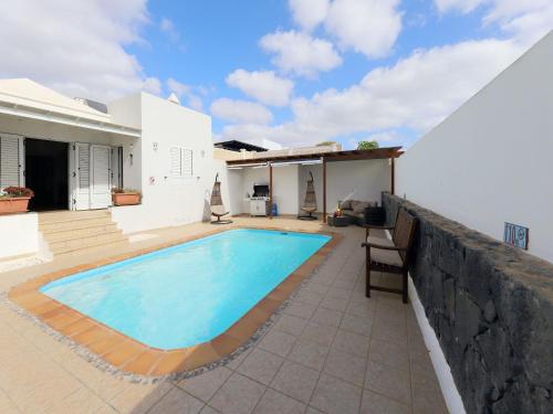 Kép Lovely Lanzarote Villa 4 Bedroom Villa Joanne Bbq Private Pool Puerto Del Carmen szállásáról Puerto del Carmenben a galériában