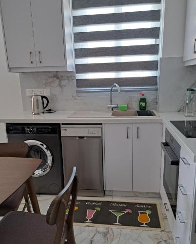 Kuchyň nebo kuchyňský kout v ubytování ICEBUILD APARTMENTS