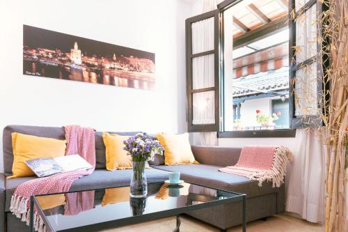 Apartamento con encanto en patio sevillano (203)