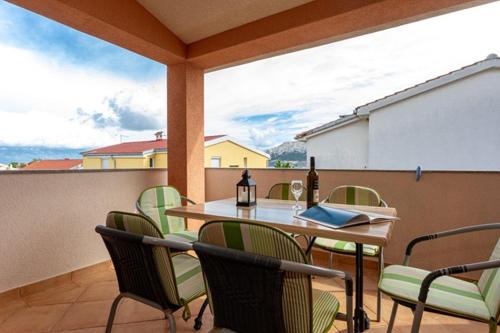 A balcony or terrace at Apartments Marinko