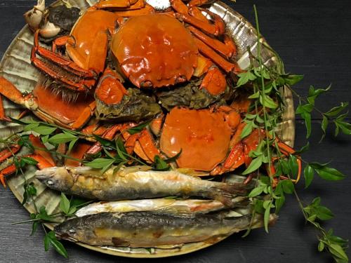 a plate of food with crabs and other vegetables at Shimanto Riverside Hideaway in Shimanto