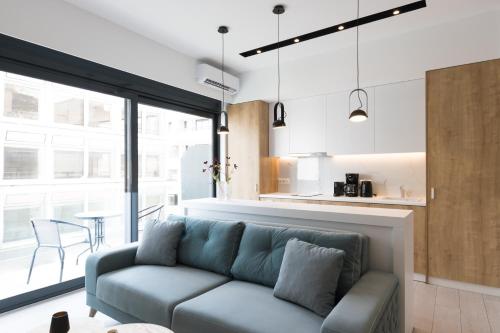 A seating area at Voda Luxury Residence #401 - Acropolis View Rooftop