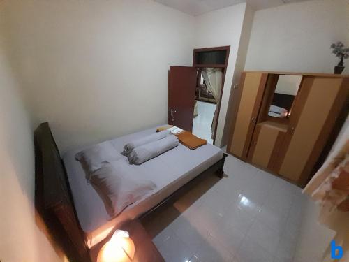 Gallery image of Marry Ind Gunung Kawi Guest House Malang in Bumirejo