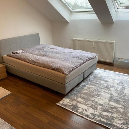 a bedroom with a bed in a room with a rug at 1 Zimmer Apartment DG in Eislingen