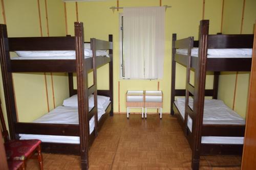 three bunk beds in a room with a window at Areál Ontario Kyselka in Kysibl Kyselka
