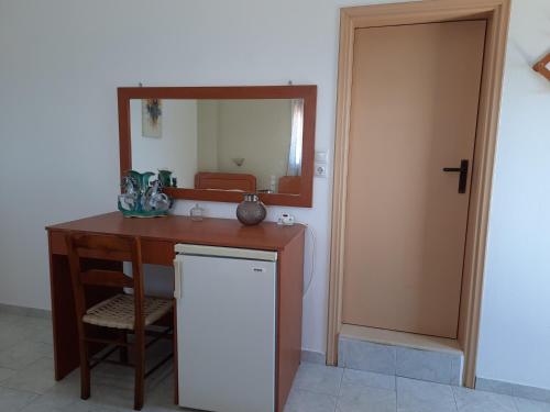 a bathroom with a wooden desk and a mirror at Voula Beach in Léntas