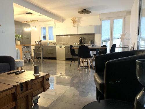 a kitchen and living room with a table and chairs at Appartement tout confort avec terrasse in Reims