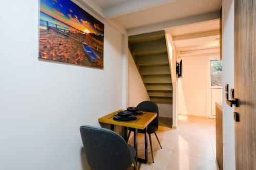 Uncover Kalamata's Hidden Gem - Cosy City Nest