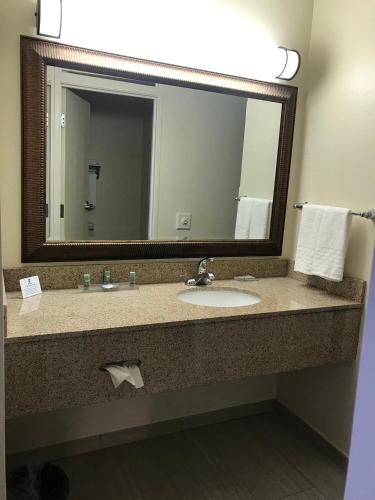 Regency Inn and Suites – Photos 4